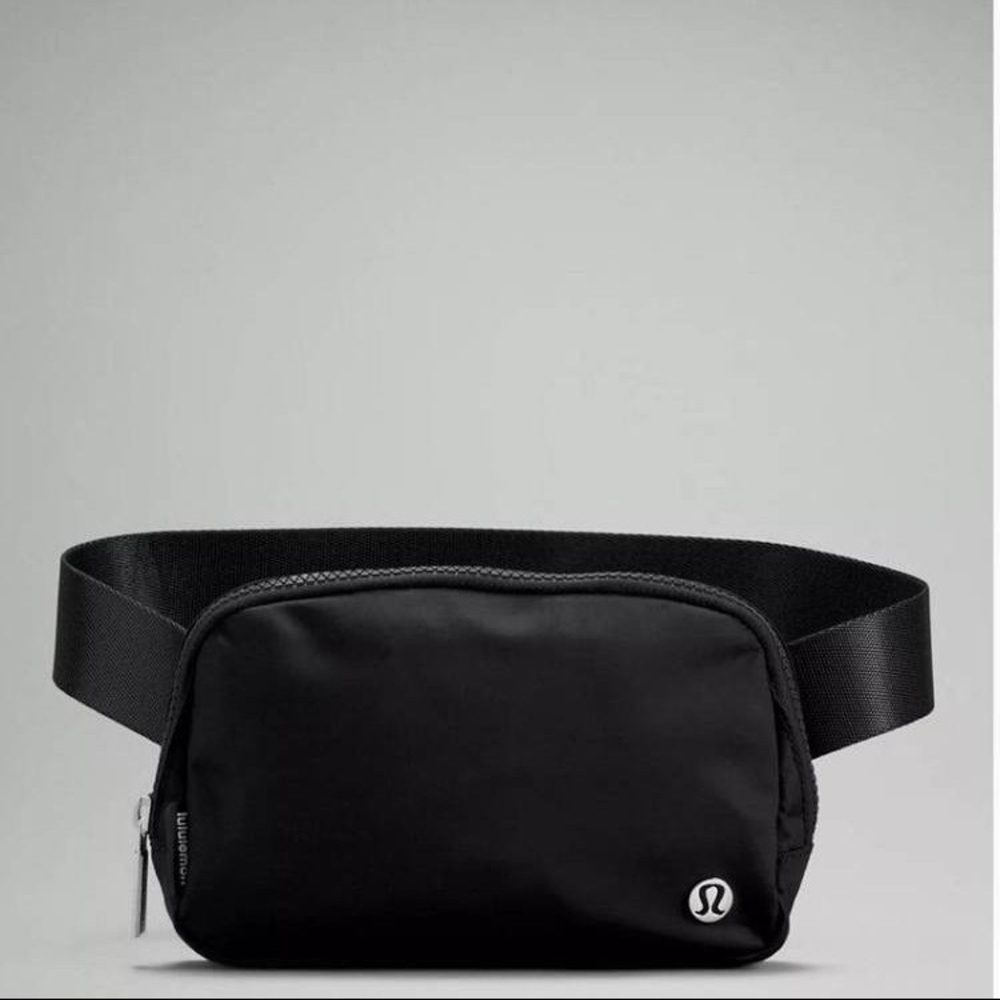 NEW LULULEMON BELT BAG